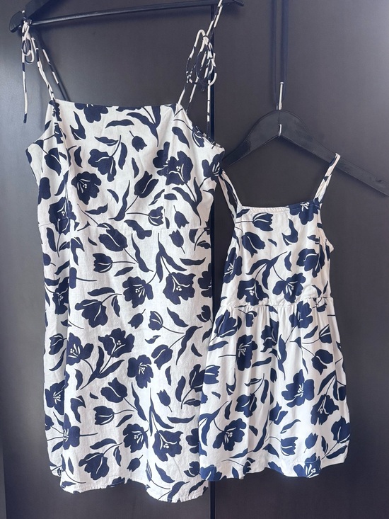 Old Navy Other - Mommy & Me Matching Floral White and Navy Floral Dresses Set Women’s L + Girls 5